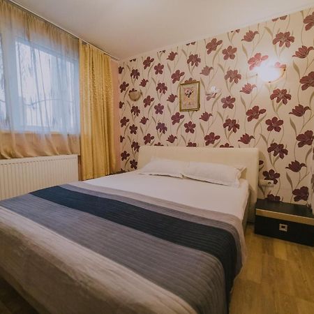 Hostel Denisa Buzău Exteriör bild