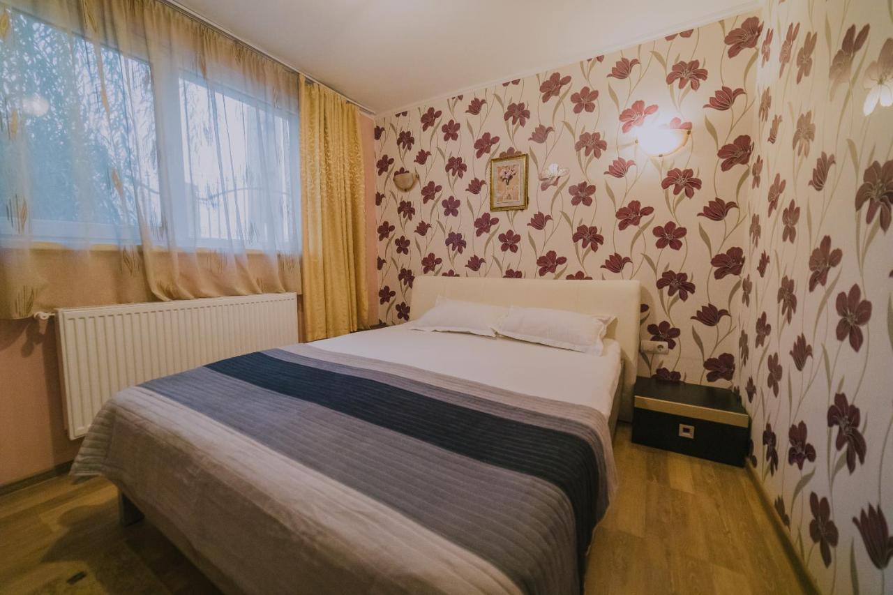 Hostel Denisa Buzău Exteriör bild