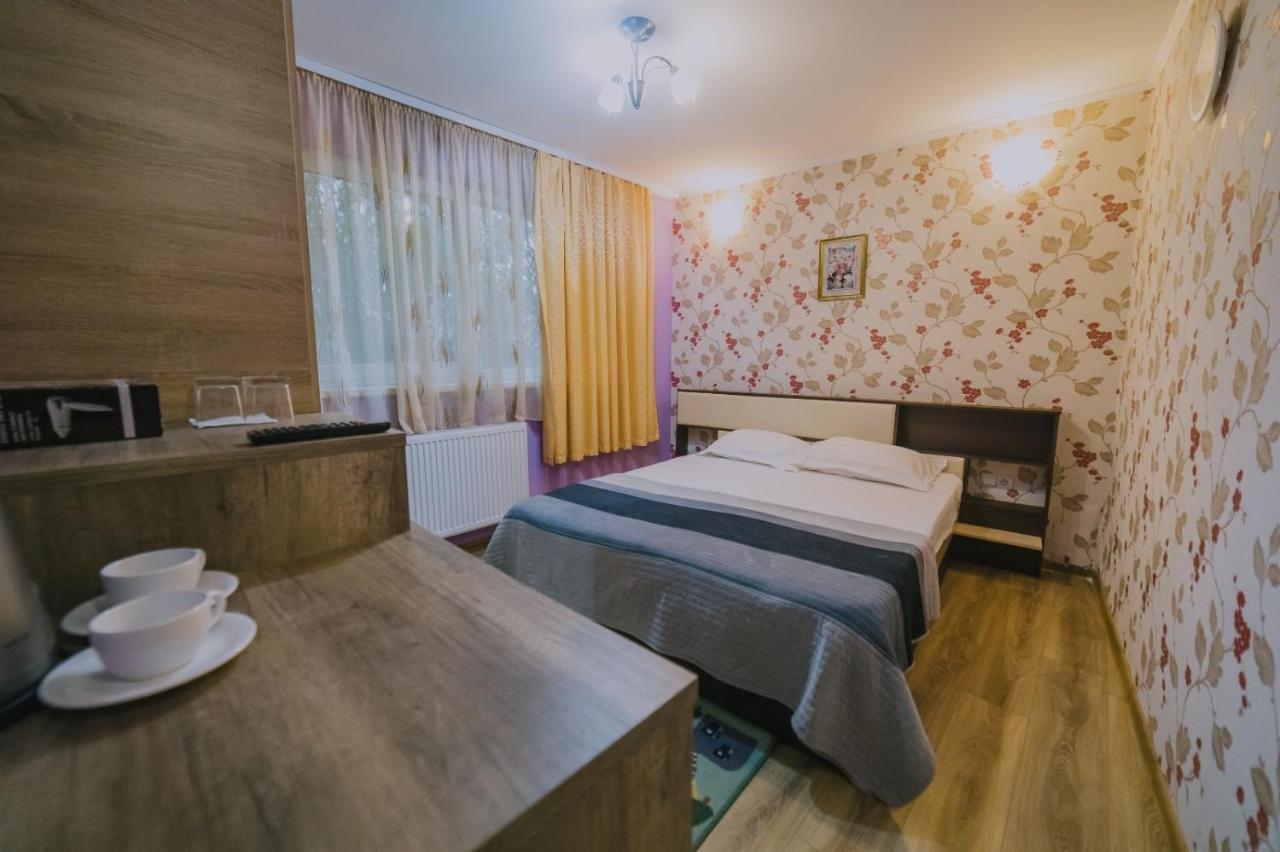Hostel Denisa Buzău Exteriör bild