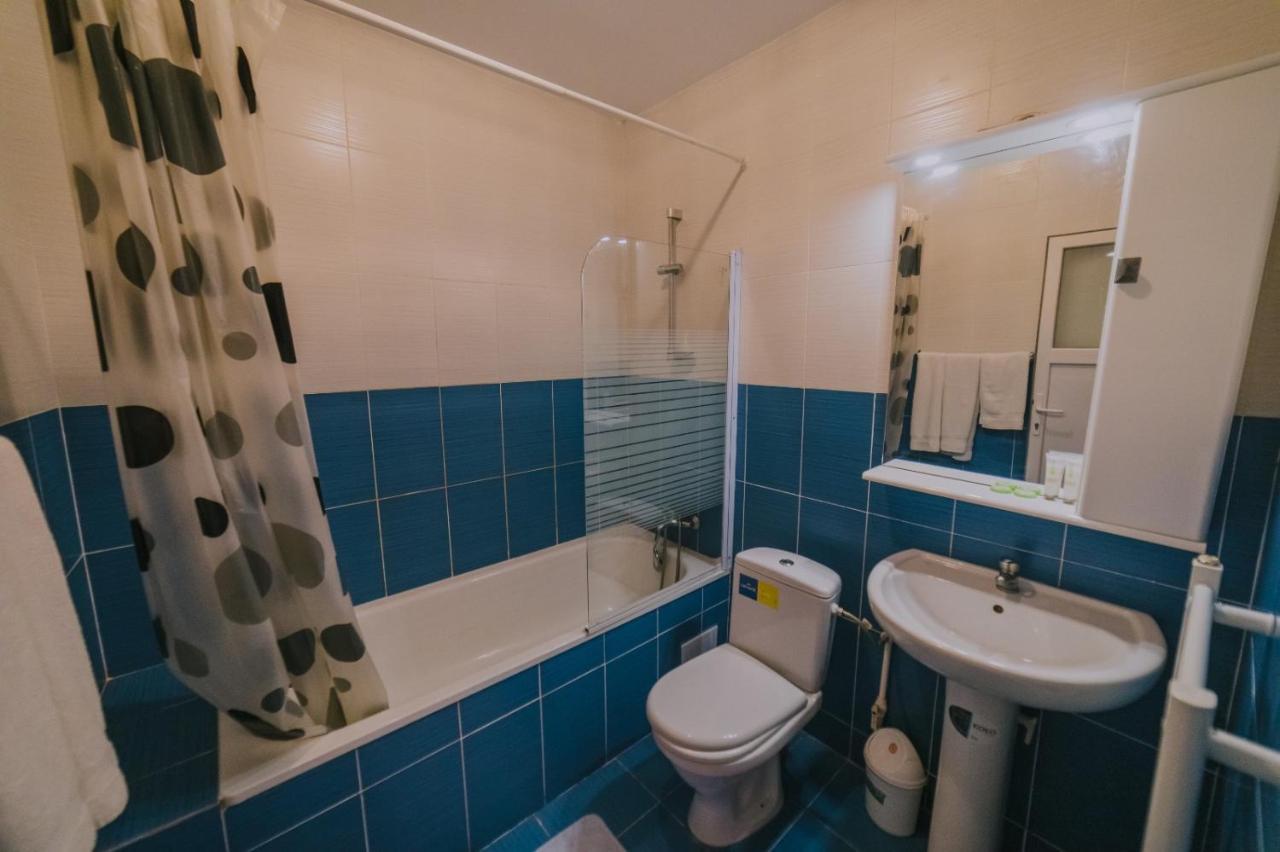 Hostel Denisa Buzău Exteriör bild