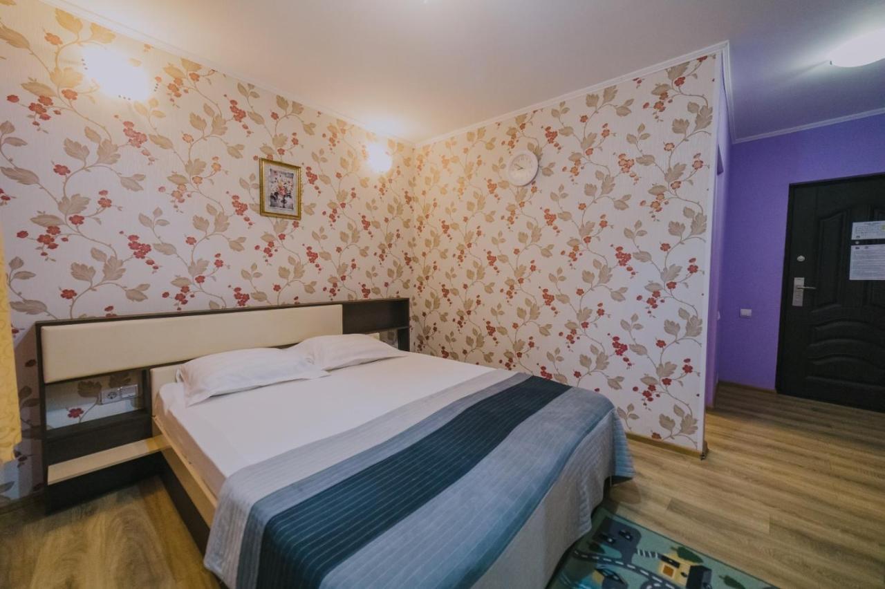 Hostel Denisa Buzău Exteriör bild