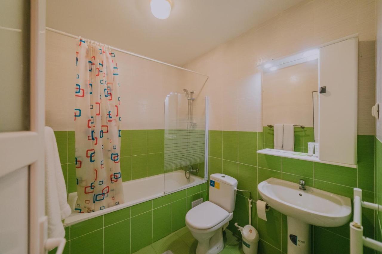 Hostel Denisa Buzău Exteriör bild
