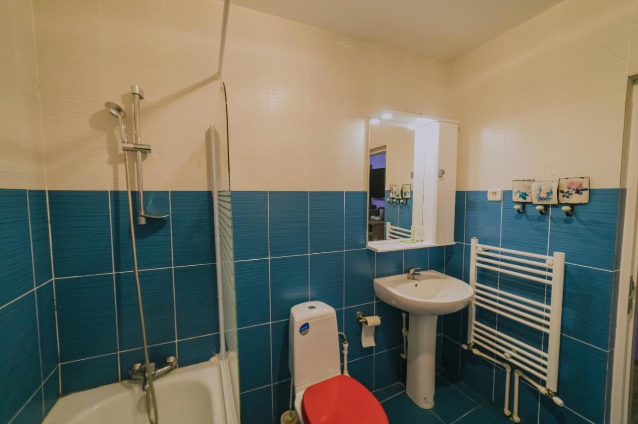 Hostel Denisa Buzău Exteriör bild