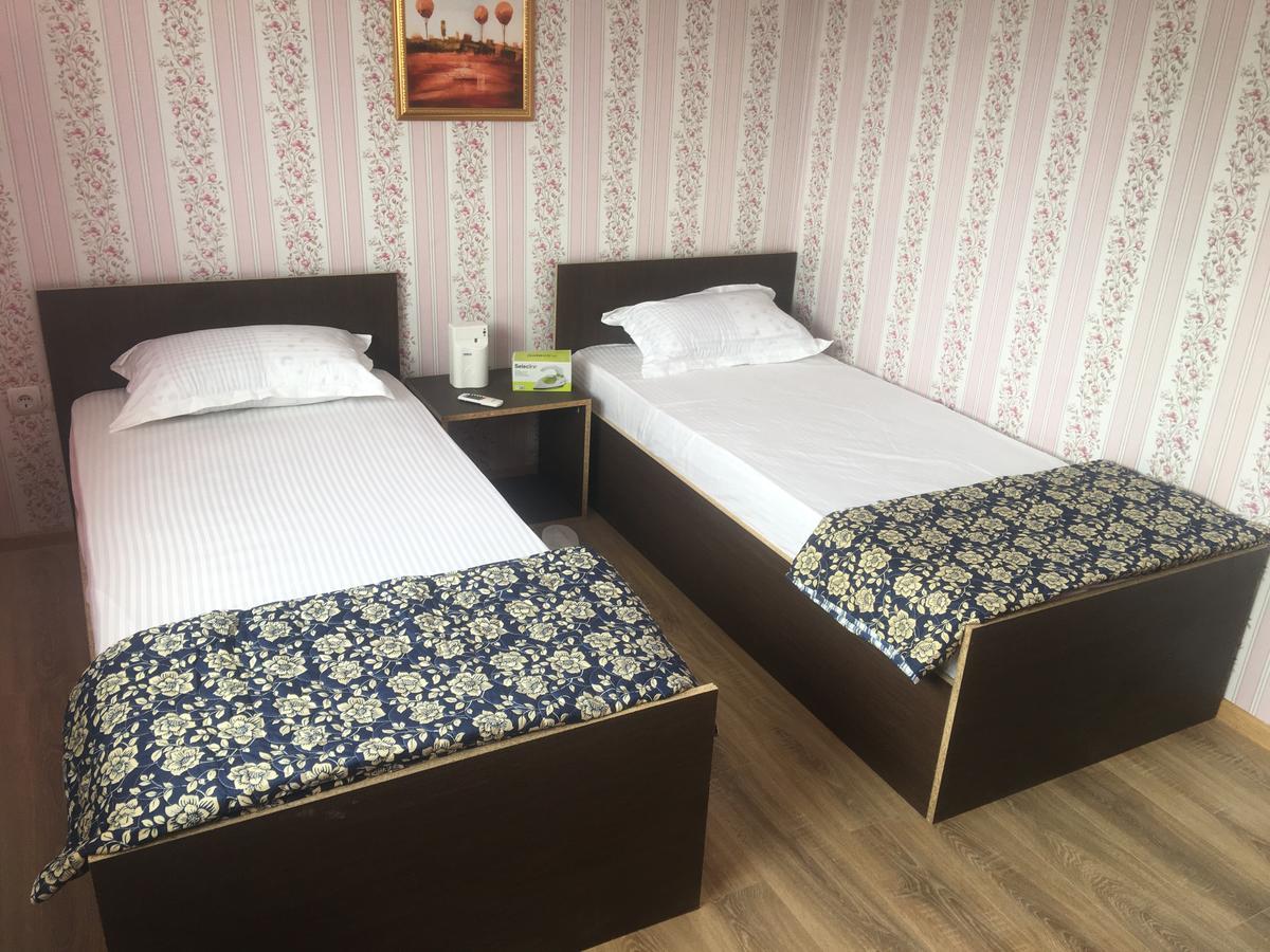 Hostel Denisa Buzău Exteriör bild