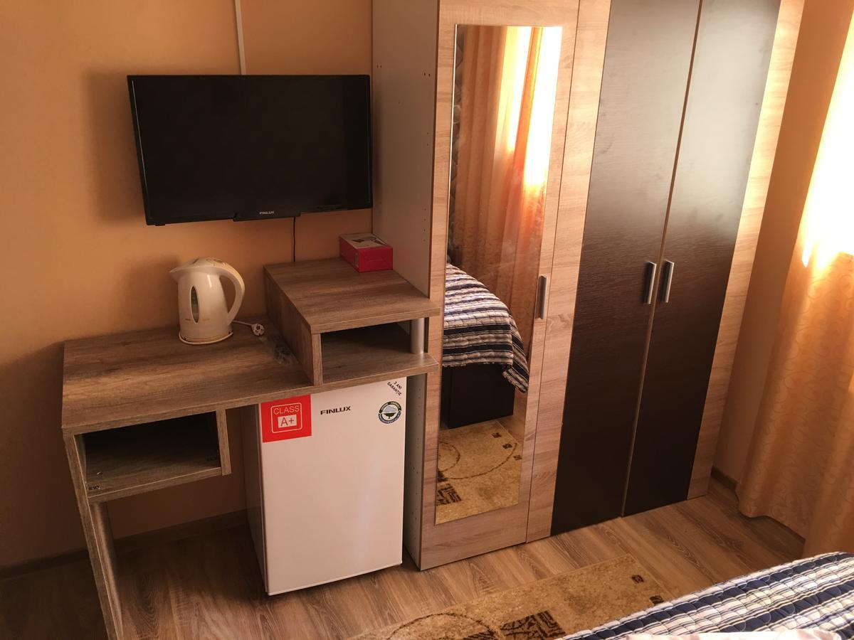 Hostel Denisa Buzău Exteriör bild