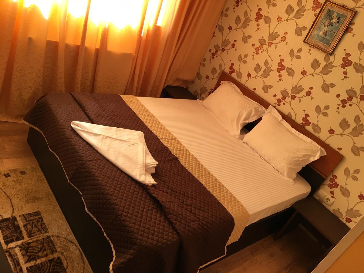 Hostel Denisa Buzău Exteriör bild
