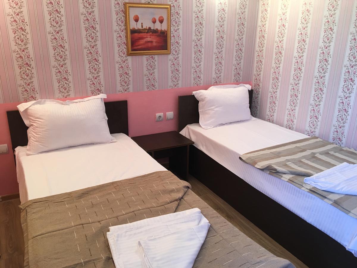 Hostel Denisa Buzău Exteriör bild