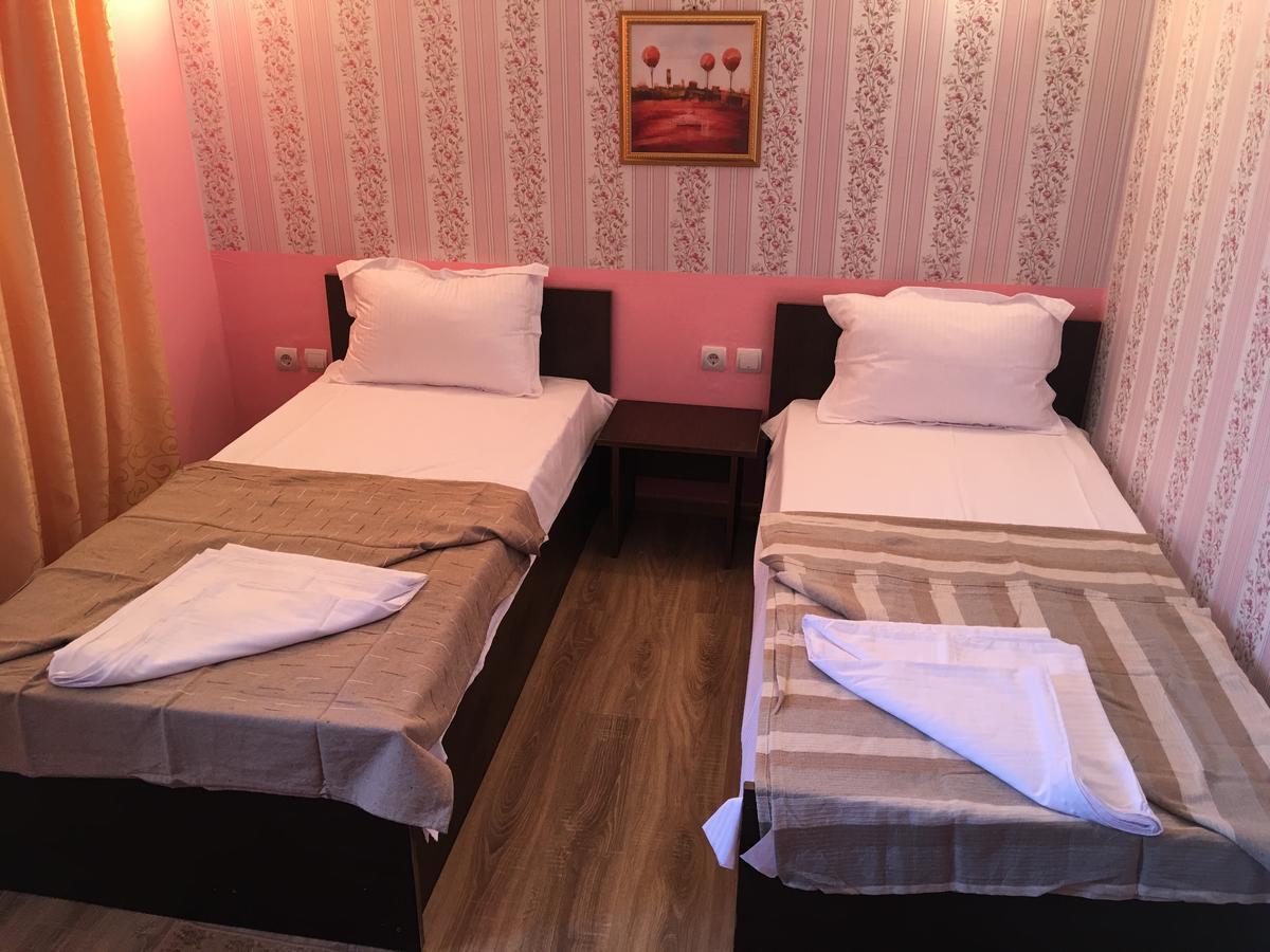 Hostel Denisa Buzău Exteriör bild