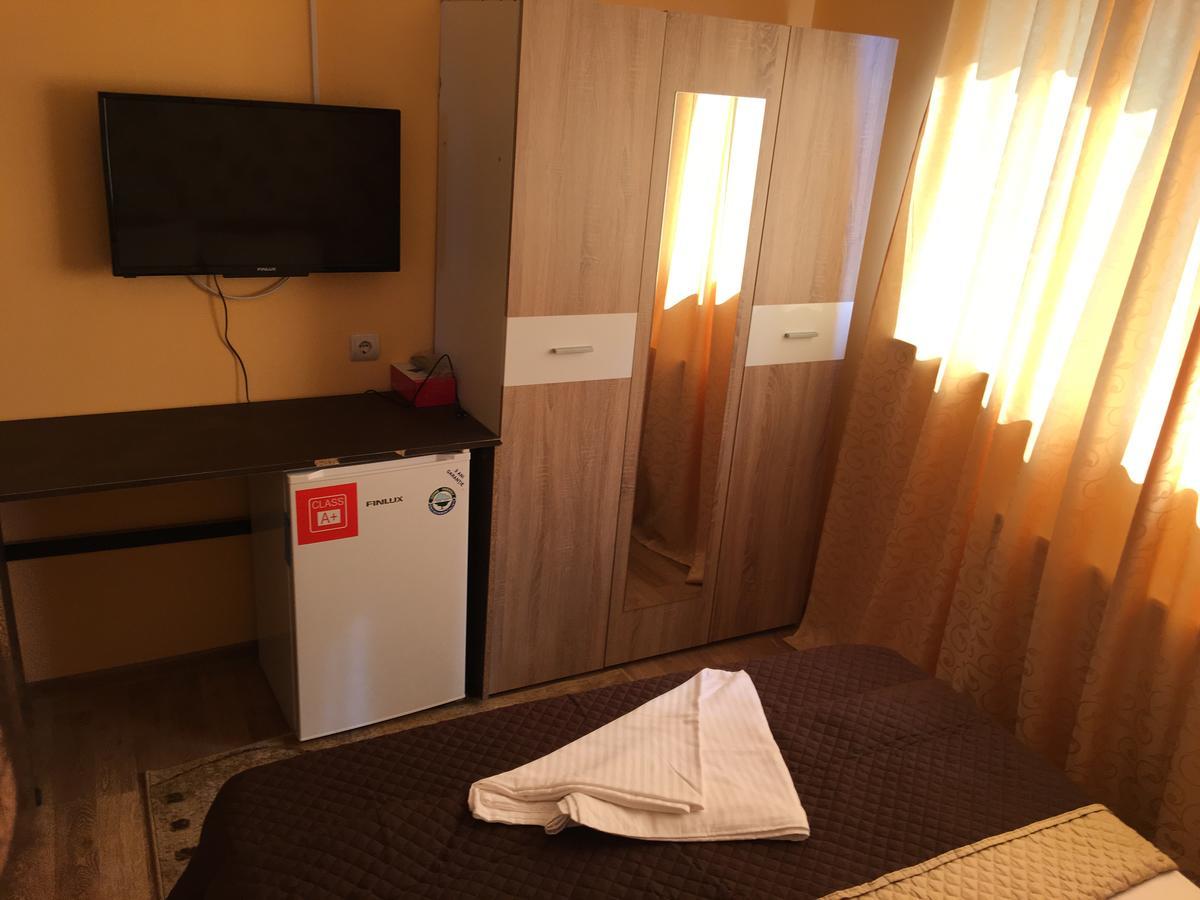Hostel Denisa Buzău Exteriör bild