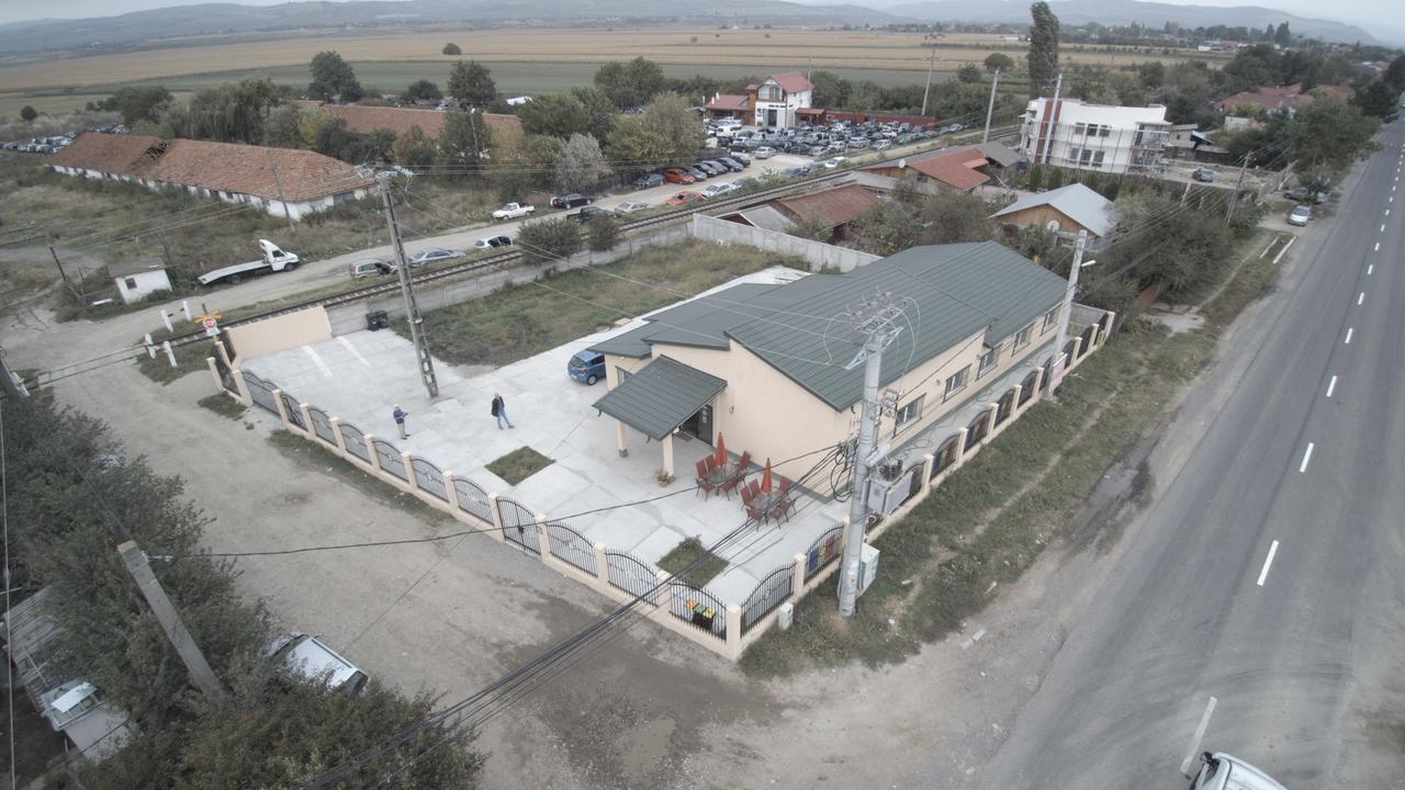 Hostel Denisa Buzău Exteriör bild