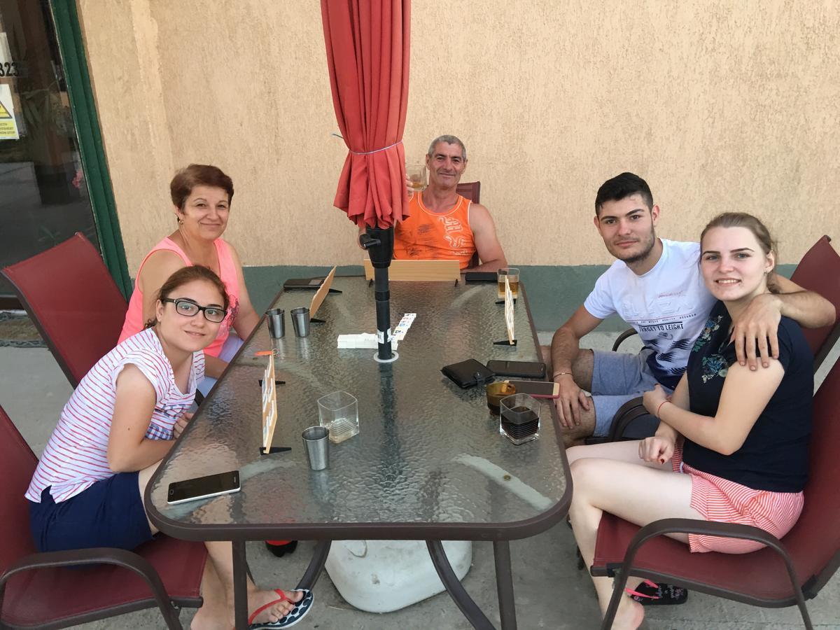 Hostel Denisa Buzău Exteriör bild