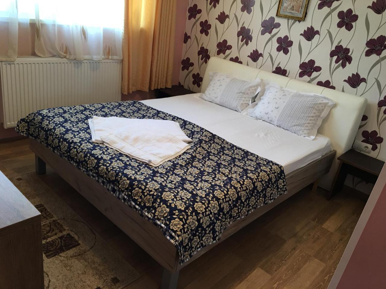 Hostel Denisa Buzău Exteriör bild